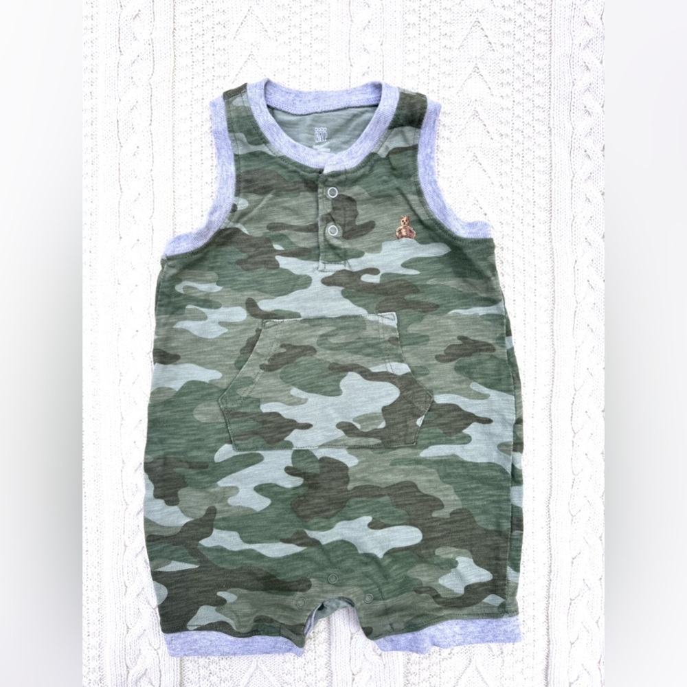 GAP Camouflage Onesie (6-12M)